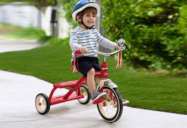 Cómo enseñar a tu hijo a andar en bicicleta