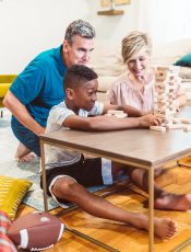6 principales beneficios de los juegos de mesa para niños