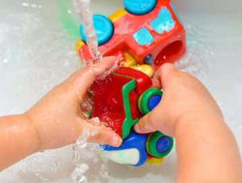 Trucos para limpiar los juguetes de tus hijos