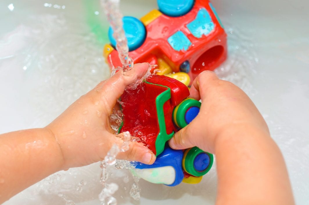 Trucos para limpiar los juguetes de tus hijos